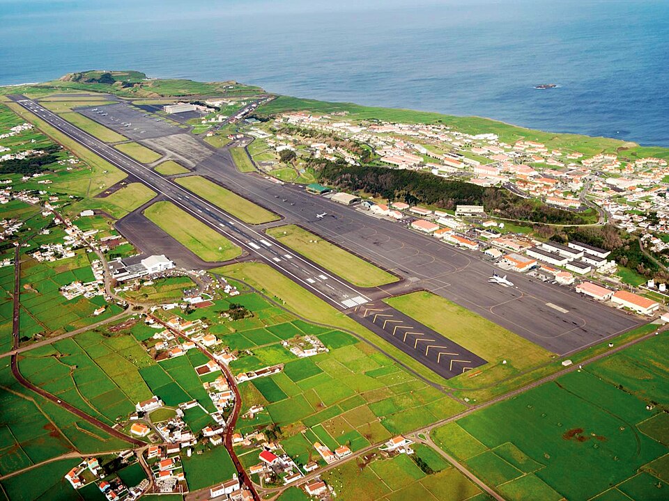 Lajes Air Base beside the Atlantic Ocean (2009).