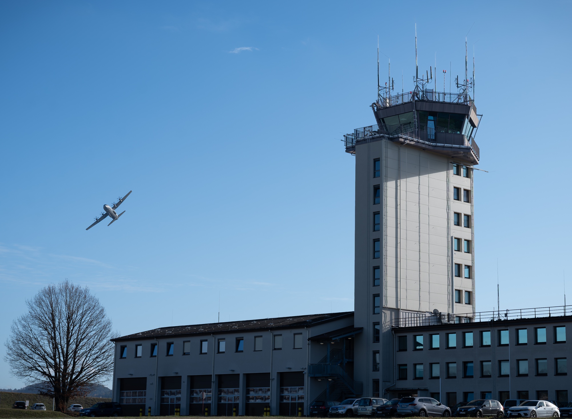 The air traffic control tower at Ramstein Air Base (2025).