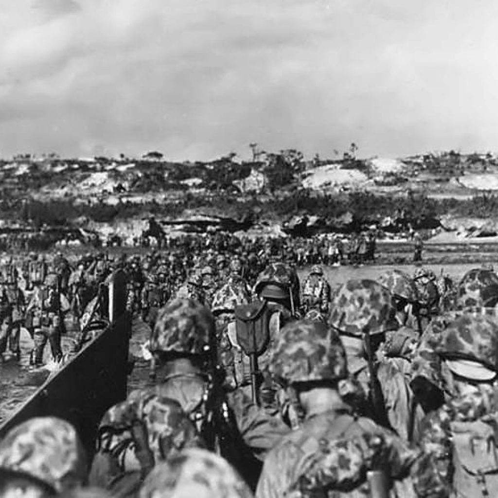 marines-land-on-Okinawa1